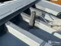 板金屋根の塗装工程 板金屋根は最初に全体をケレン後、塗装を行います。[中塗り]