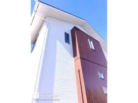 ブラウンがアクセントになったツートンデザインの外壁塗装・屋根塗装工事