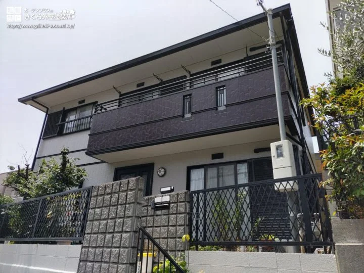 No.548 ホワイトとダークブラウンのツートンデザインがおしゃれな外壁塗装・屋根塗装工事