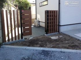 主庭への門扉と角柱