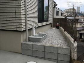 雑草に困らされない建物まわり