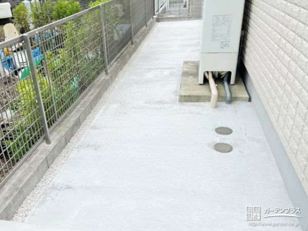 雑草処理のストレスが解消された犬走り舗装工事