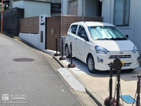 門まわりの空間を駐車スペースに転用