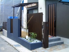 アプローチとテラス屋根