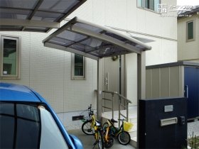 雨や紫外線を防ぎ自転車を定位置を確保する、サイクルポート設置