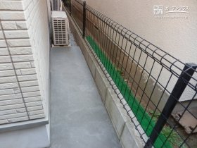 仕上がりも美しくお手入れも簡単な、犬走りの雑草対策