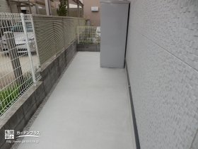 収納力のある物置と水はけのよいバックヤード