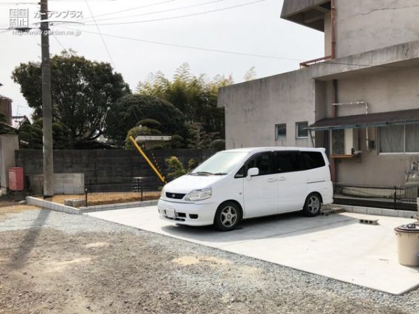 荒れてしまった敷地を再生して有効活用する駐車スペースの設置工事